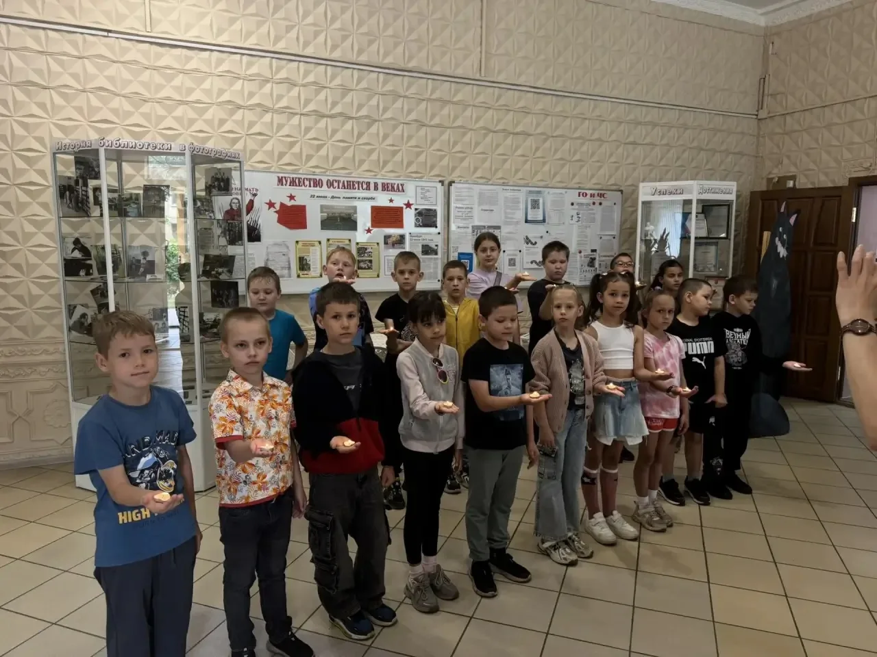 В понедельник 22 июня Площадка кратковременного пребывания "Весёлая поляна" посетила Молодёжную библ