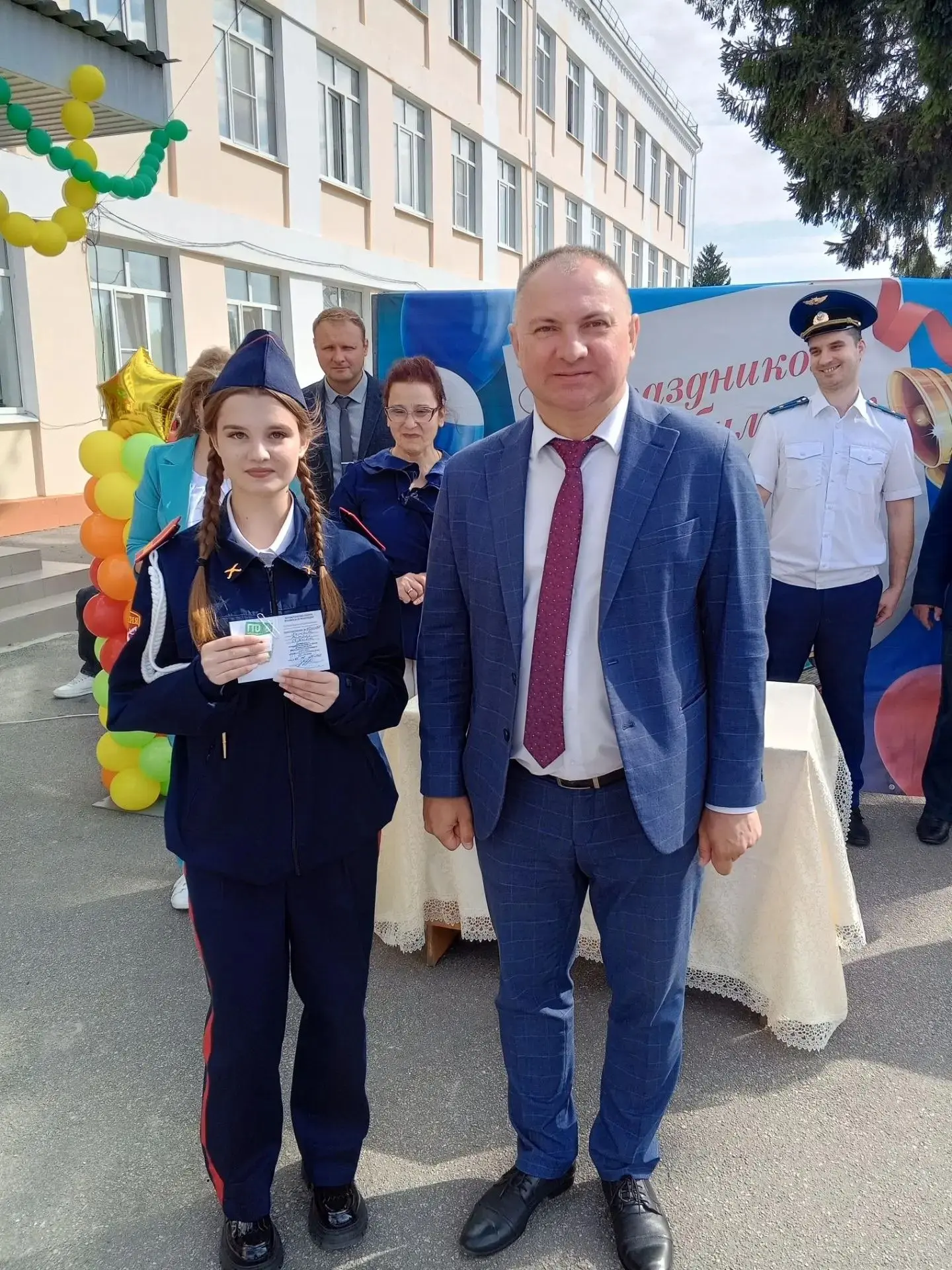 В торжественной обстановке, приуроченной к Дню знаний, в школах Должанского района прош...