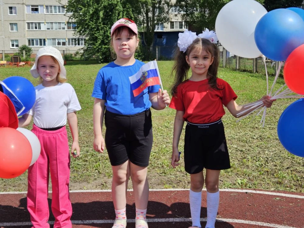 День России отмечает вся страна!
Большой дружный хоровод накануне Дня России собрал детей МБДОУ «Дет