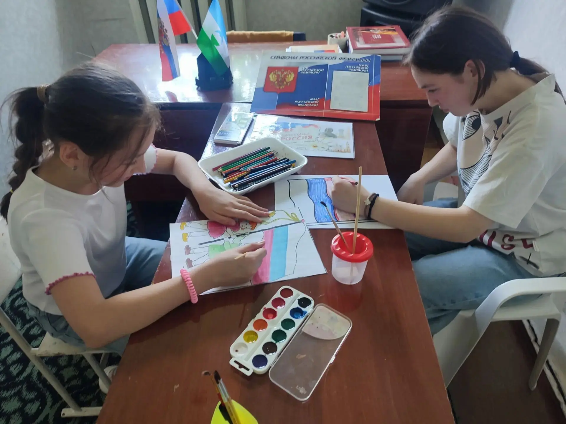 Конкурс детских  рисунков " Флаг моего государства"
