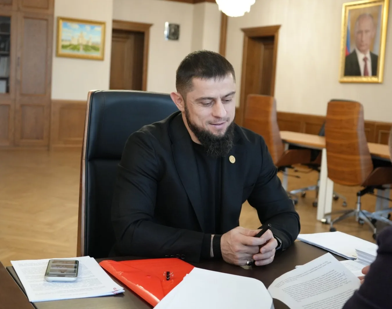 Дорогие друзья!  Сегодня Руководитель Администрации Главы и Правительства ЧР Галас Таймасханов провё