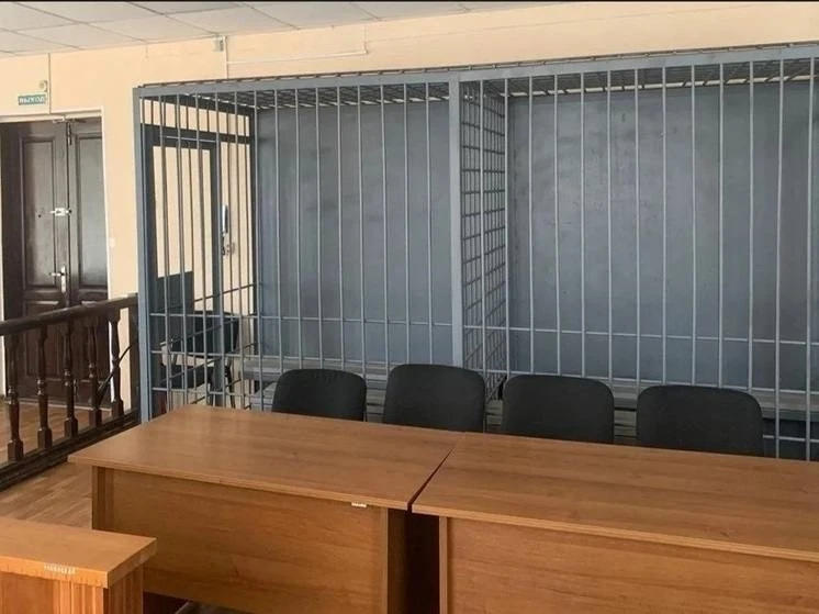 🤬 В Иркутске мужчина запирал детей-инвалидов в деревянных ящиках — получил 3 года