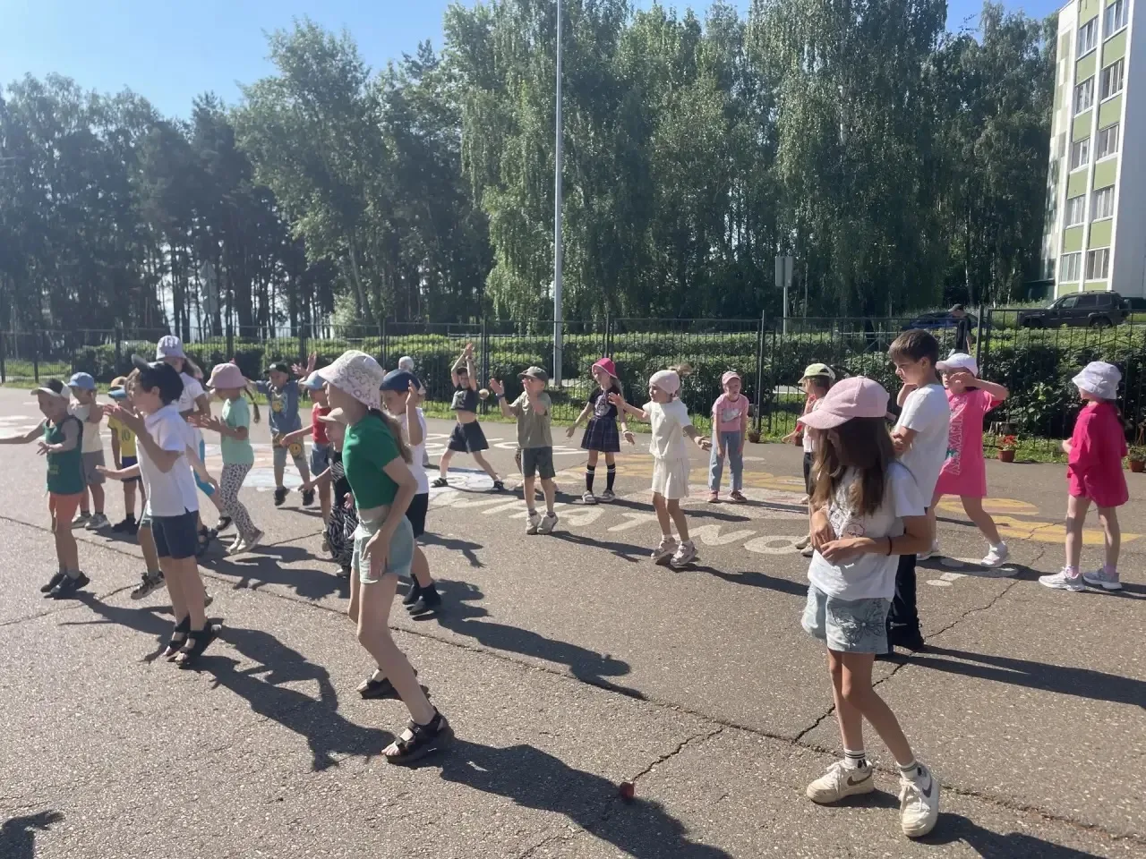 Новый день лагерной смены, 3 июля, по традиции начался с утренней зарядки и линейки. После завтрака 