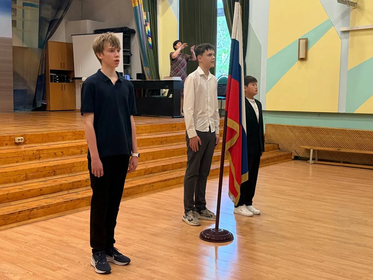 ✨ Последние в этом учебном году «Разговоры о важном»  🇷🇺 Сегодня утро в школе началось с поднятия Го
