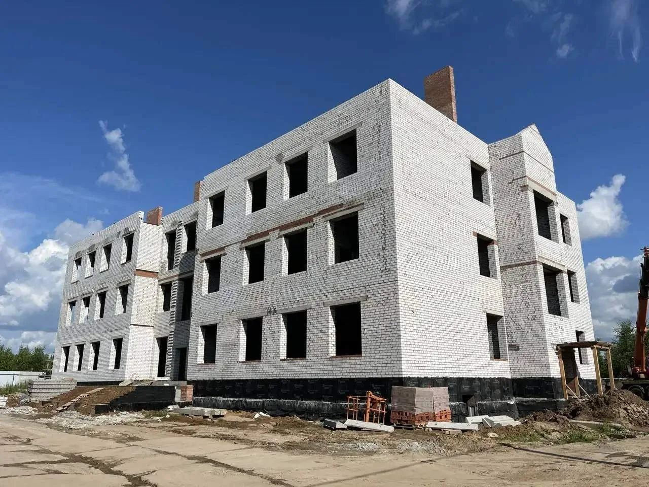 📍В Осиново строится детская школа искусств
 
На текущий момент уже завершена кладка 3 этажа, начаты