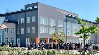 Сколько школ и садиков нужно району Гармония? Проверяем на цифрах