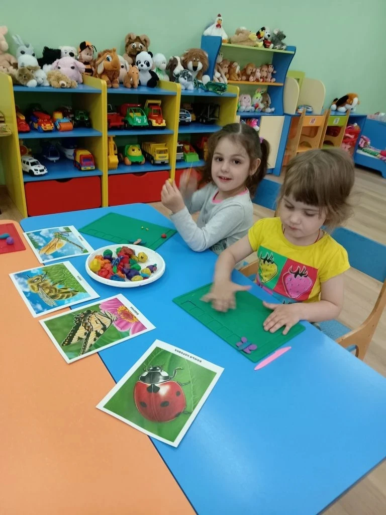 Лепка в младшейгруппе "Насекомые "