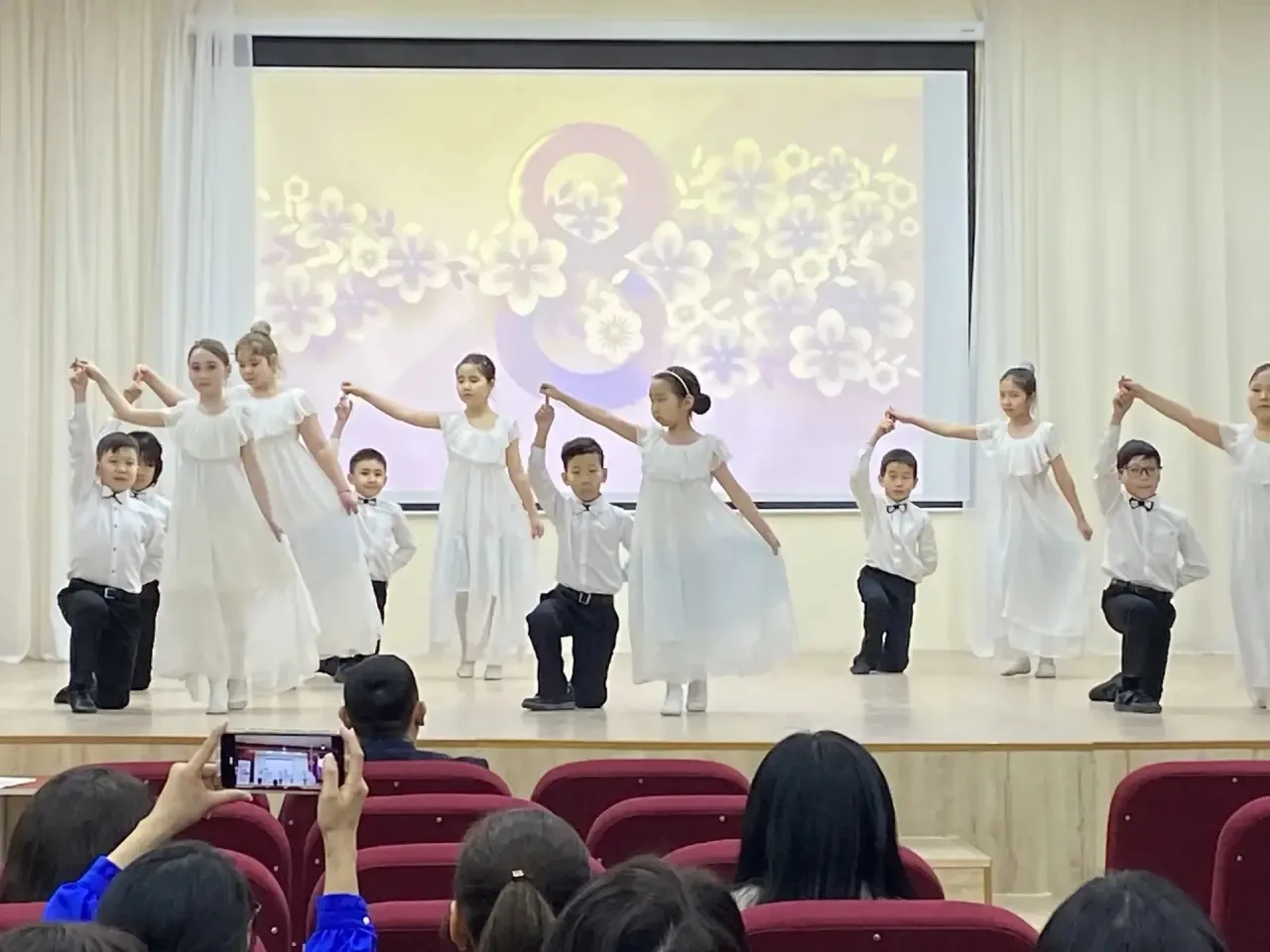 🌷 Концерт в преддверии Международного женского дня 🌷  Учащиеся нашей школы подготовили прекрасный ко