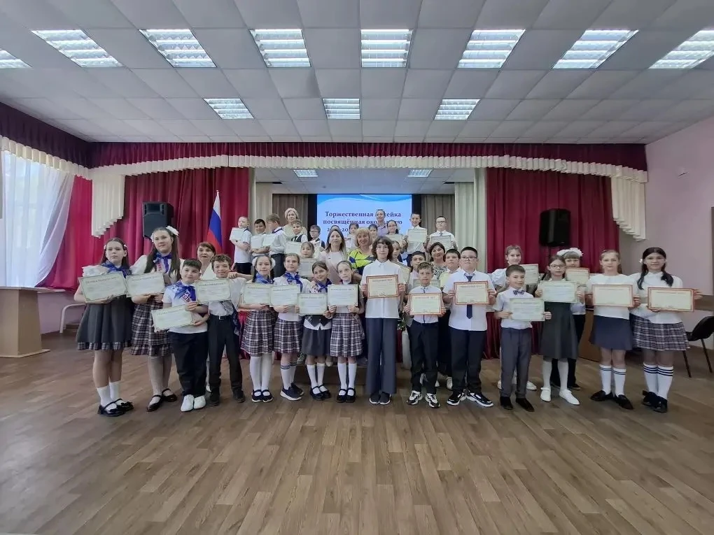 ✨ Торжественная линейка в начальной школе! ✨  Сегодня в гимназии № 10 прошла традиционная торжествен