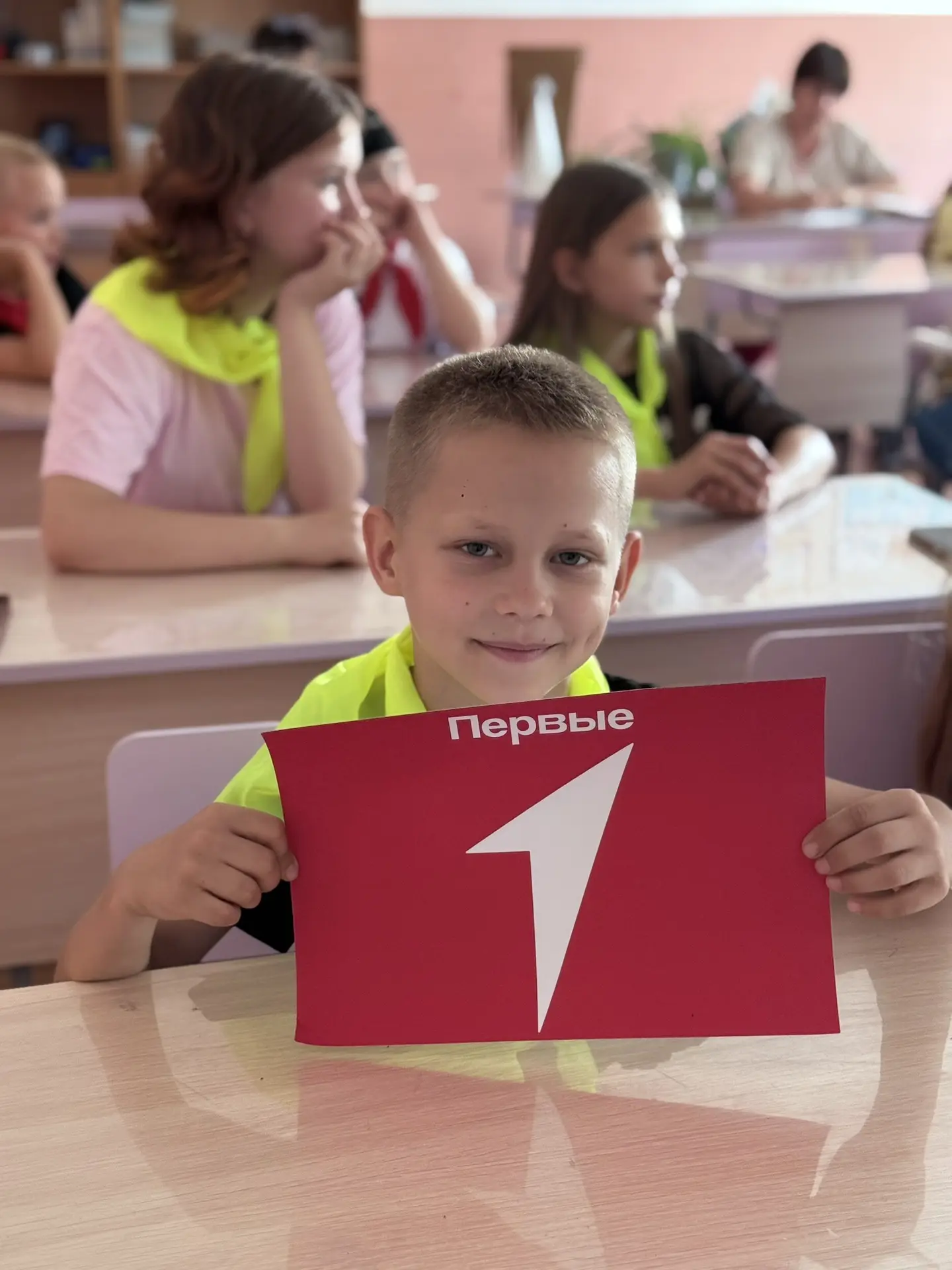 🎬 Сегодня в нашем пришкольном лагере ребята посмотрели фильм «Время первых. История. Ценности движе