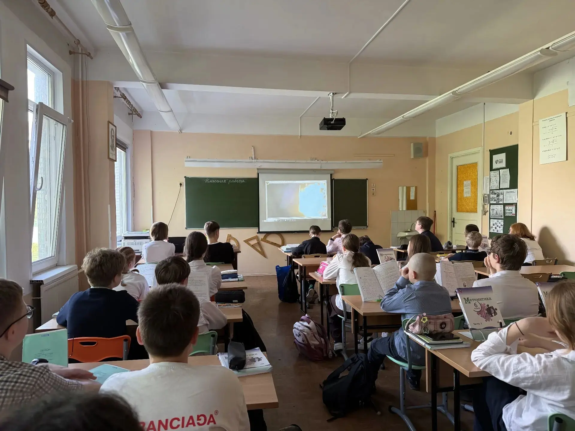 В 6А и 6Б классах прошло профилактическое мероприятие «Как не стать жертвой манипуляторов».  С учащи
