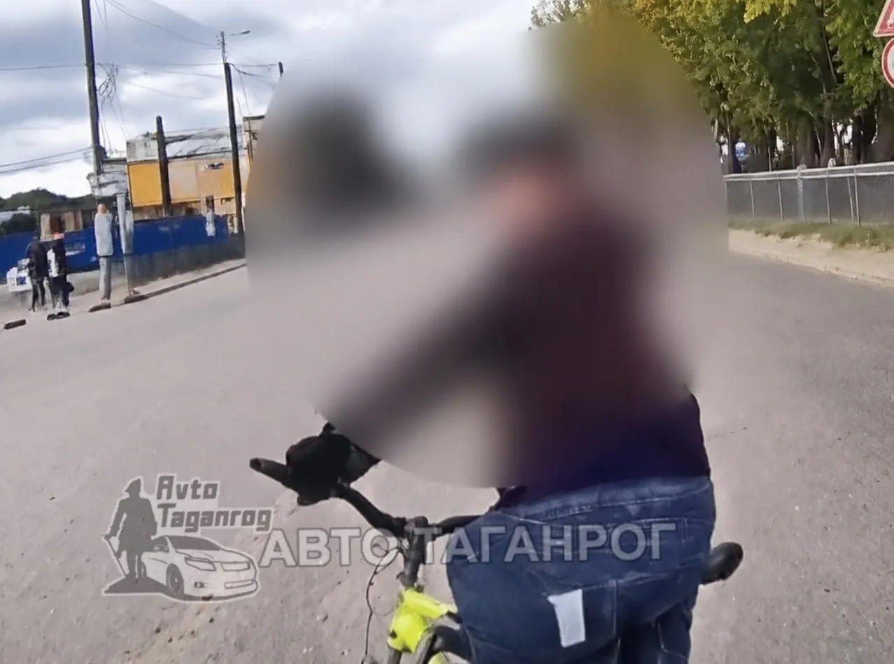 У «Мармелада» в Таганроге автомобиль сбил 11-летнего велосипедиста