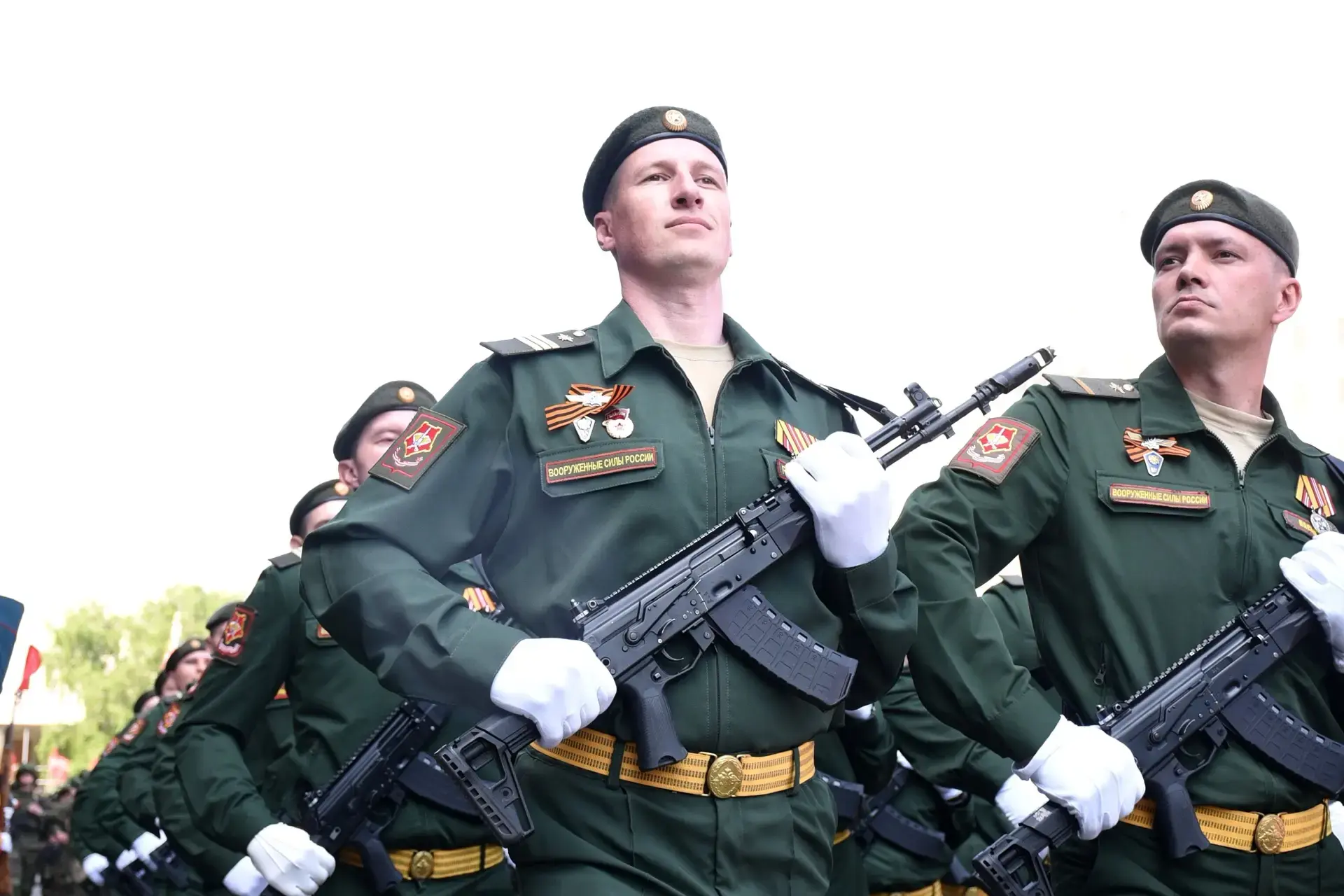 На главной площади Оренбурга прошло торжественное мероприятие в честь 81-й годовщины Победы в Велико