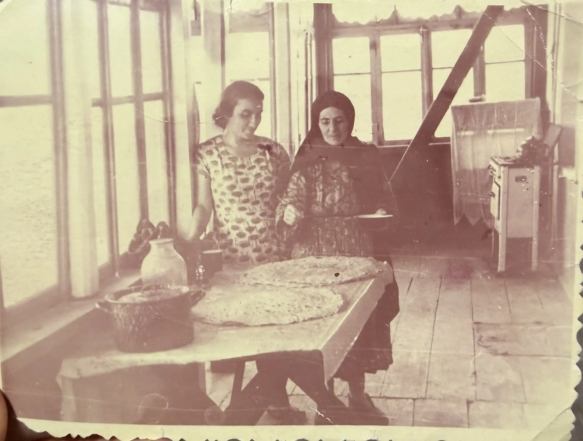 Узнала историю знакомства своих прадеда и прабабушки.

Прадед пришёл работать в дом отца прабабушки.