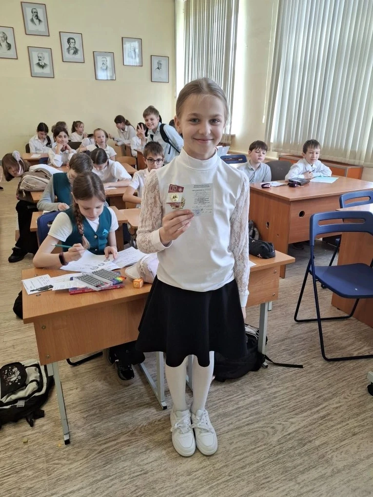 ✨Мельник Кирилл, ученик 4б класса, в турнире по футболу⚽ среди образовательных учреждений Калининско