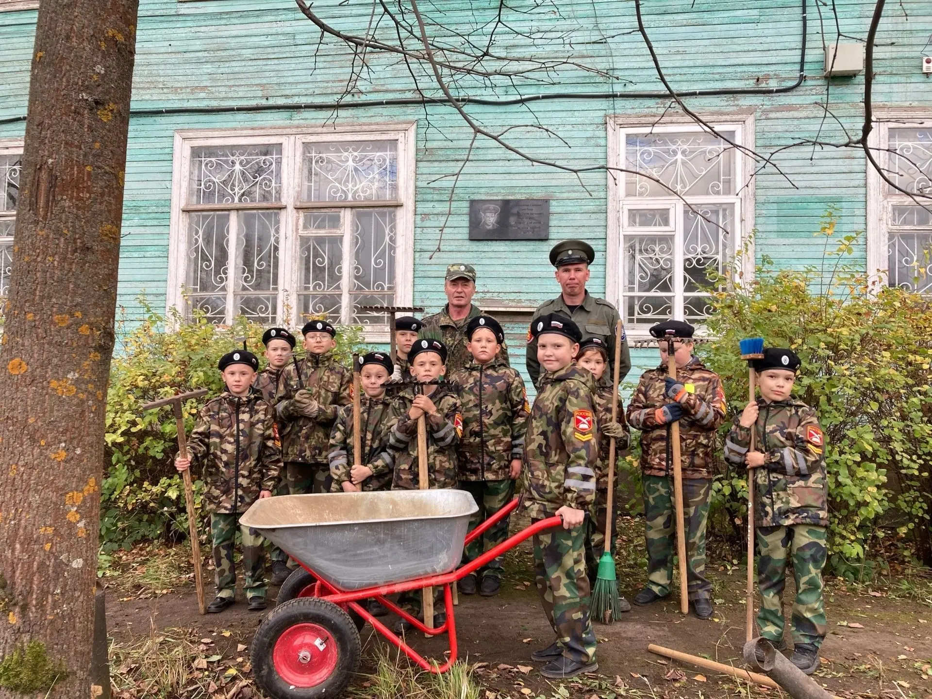 Есть разные способы выразить свою любовь к малой родине и проявить патриотизм. Уборка г...