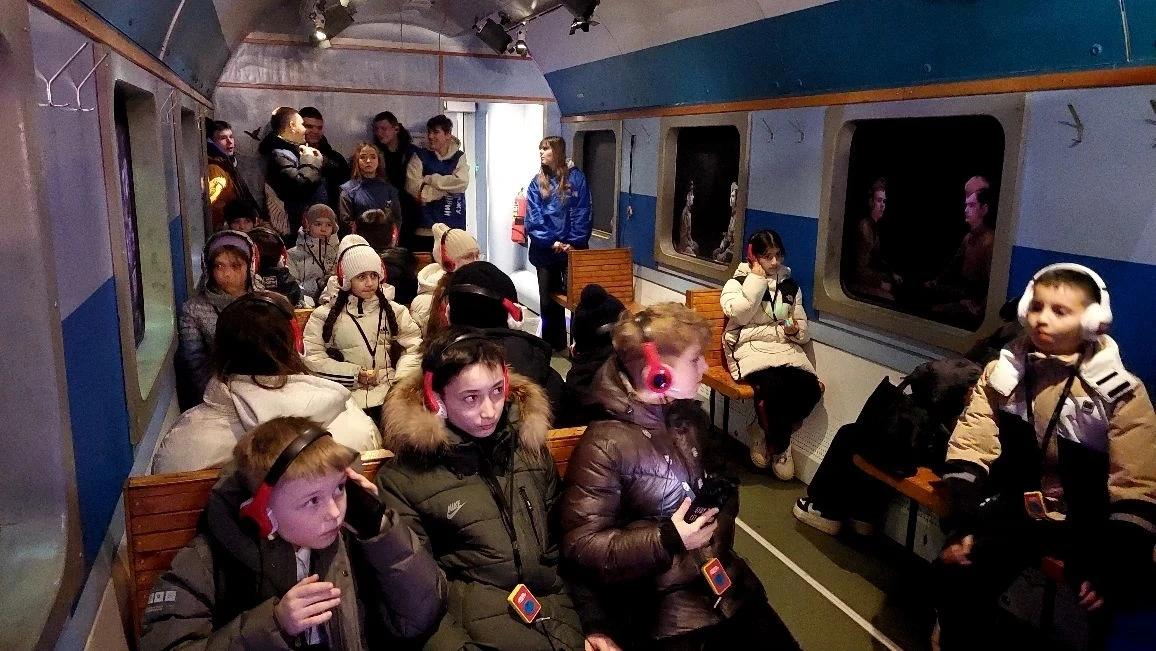 23 и 24 февраля учащиеся  5к, 7а, 7в, 8б и 8к классов посетили передвижной музей «Поезд Победы». Это