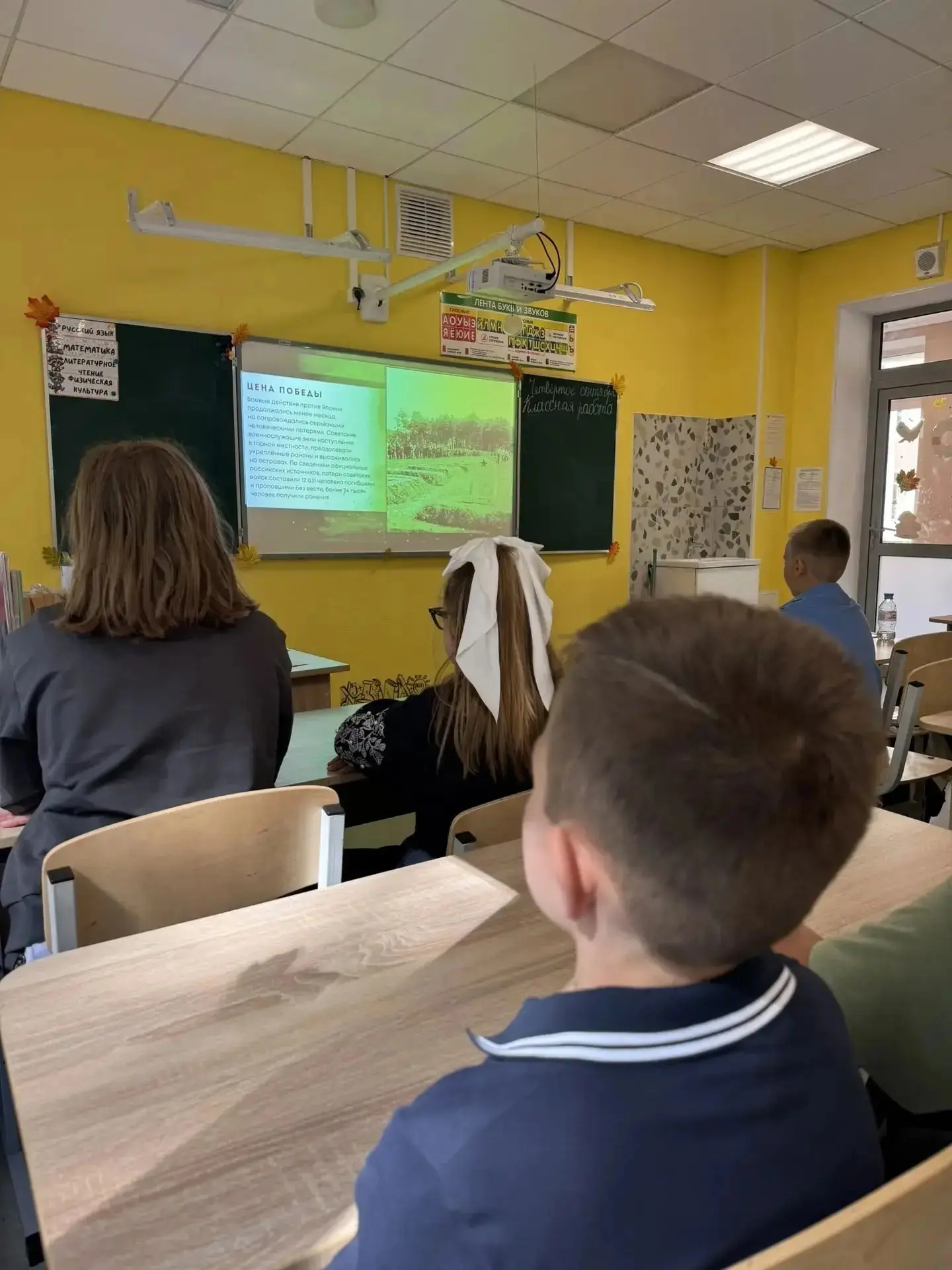 🕊️ В «Образовательном комплексе им. Владимира Храброго» прошли мероприятия, посвящённы...