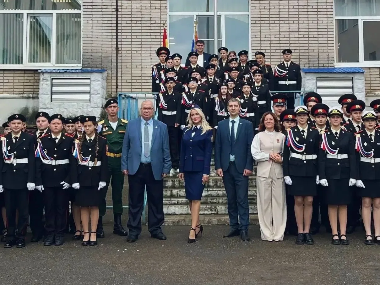 В двух школах Великих Лук открылись кадетские классы Следственного комитета России