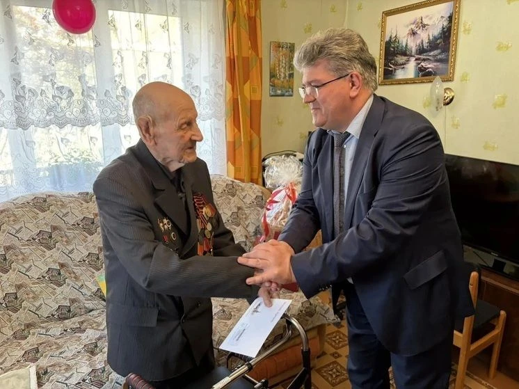 Ветеран из Богдановича Алексей Быков празднует 100‑летие