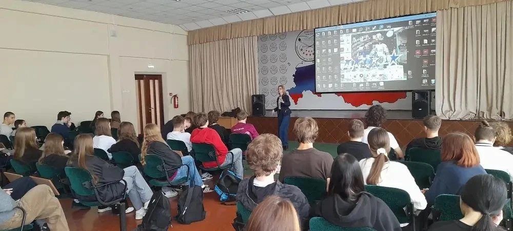 29 апреля в нашей школе с учащимися 7,8, 9-х классов провела лекцию по профилактике экстремизма и те