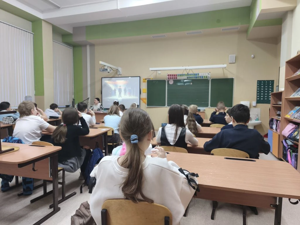 С чего начинается Родина? С нашего двора. 🇷🇺  В рамках курса «Разговоры о важном» мы продолжаем гово