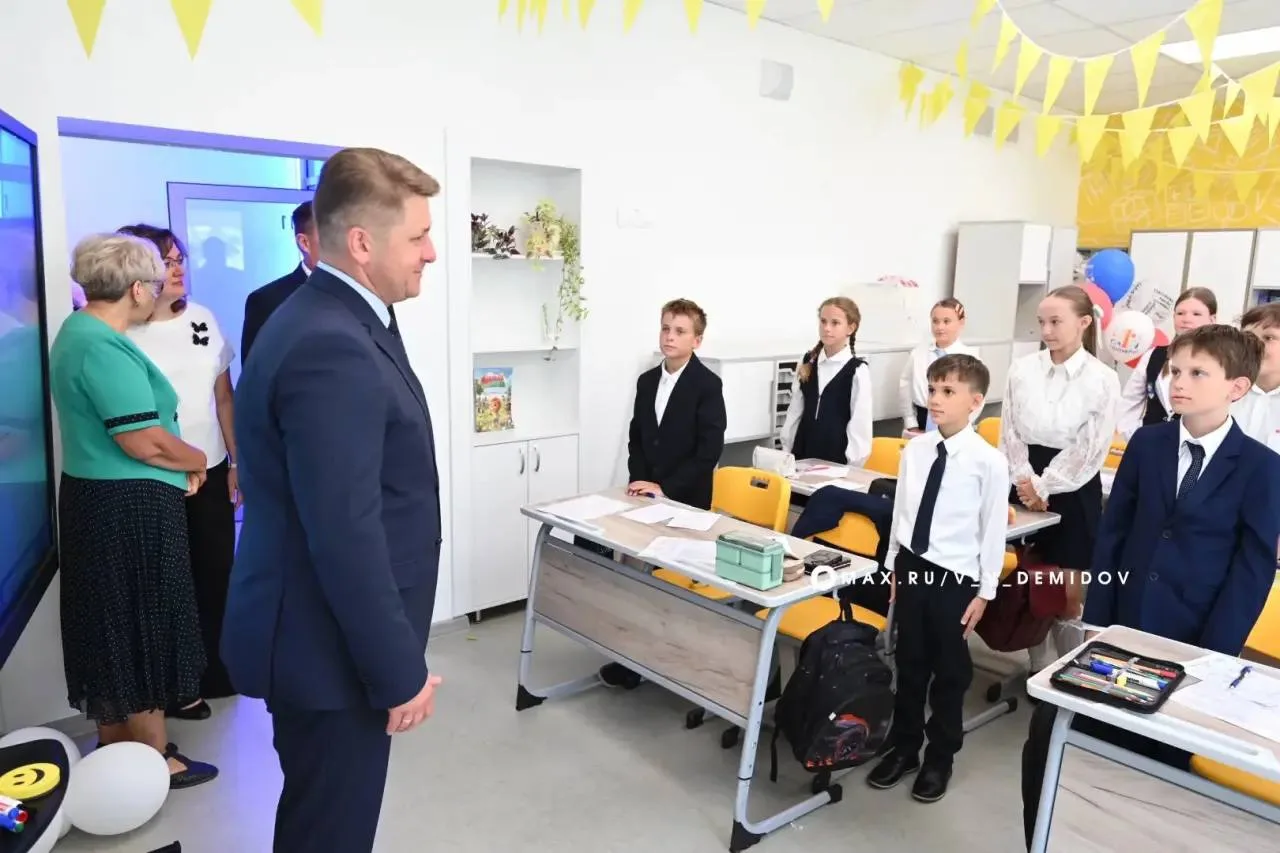 Сегодня приехал поздравить с 1 сентября учеников лицея №32