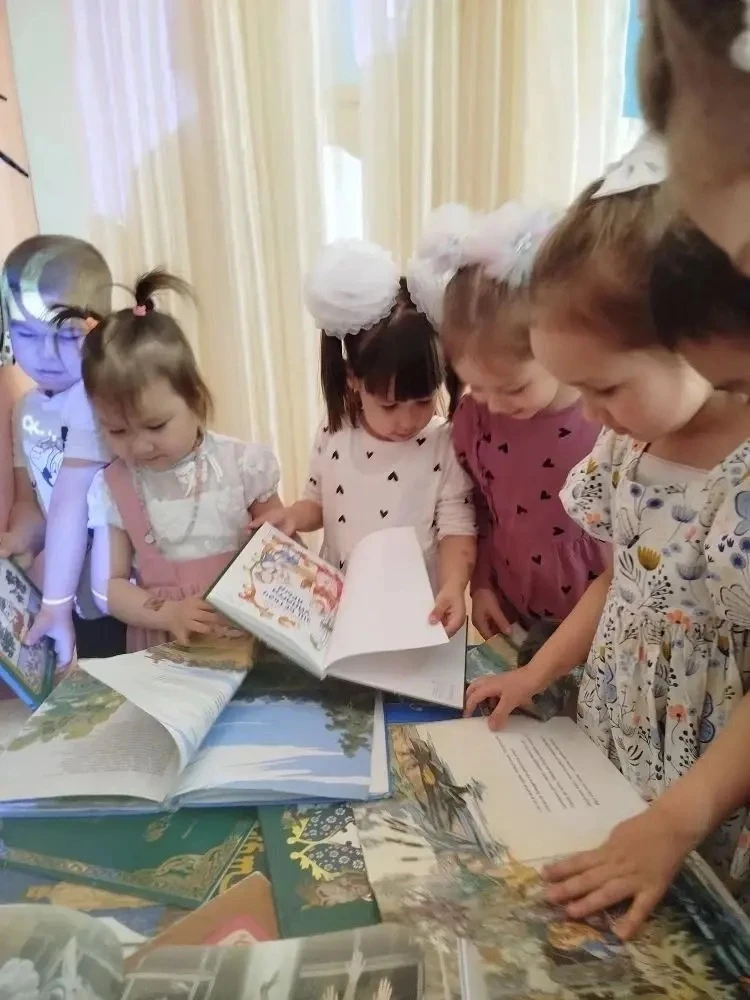В нашем детском саду "Голчэчэк" прошёл "Сказочный день", посвящённый творчеству великог...