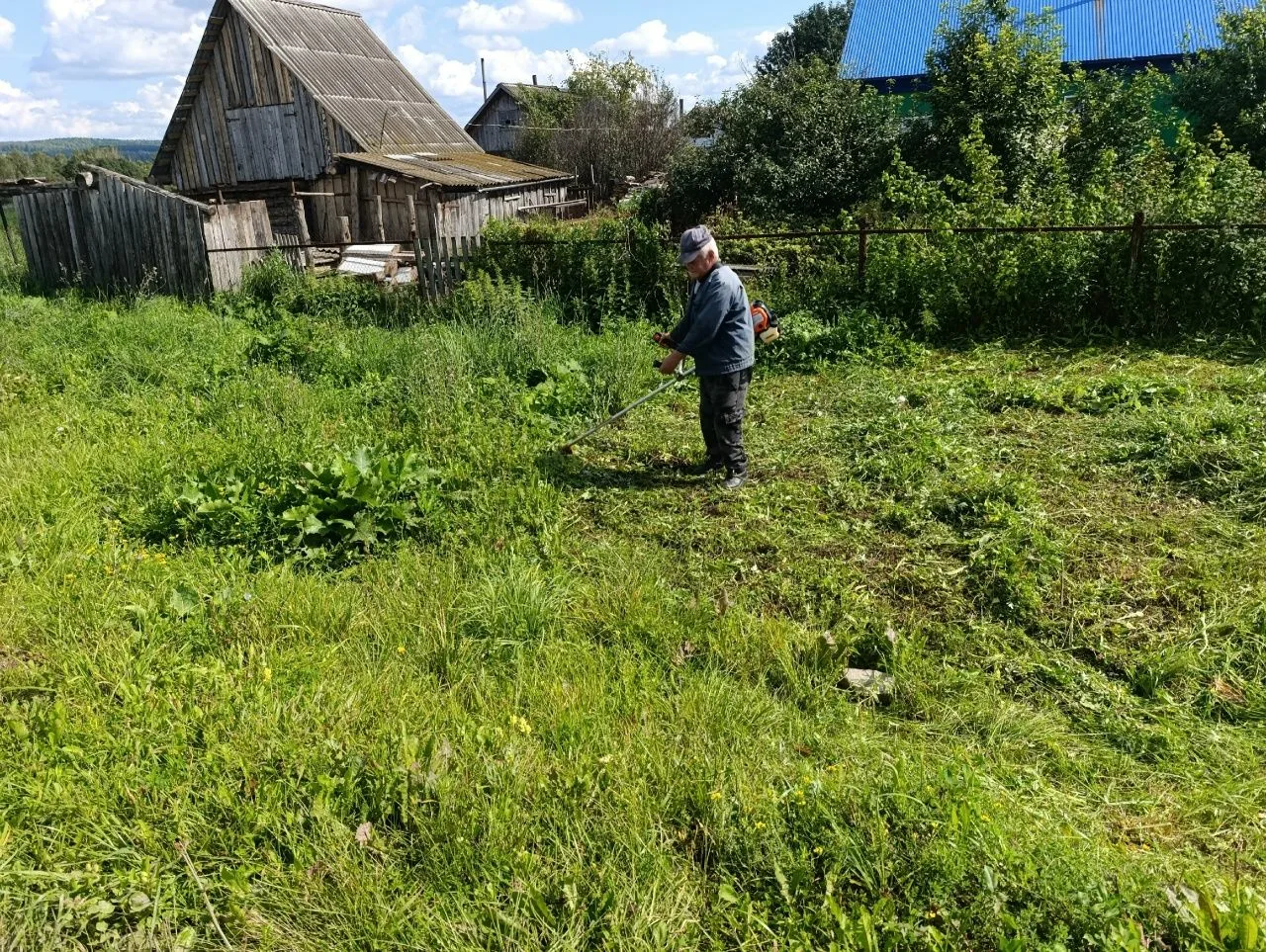 Субботник по покосу сорной растительности.