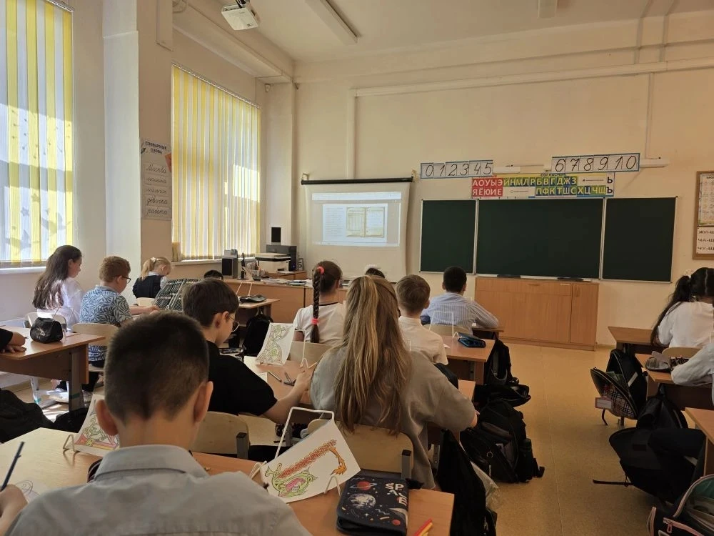 ✨ Урок ИЗО, посвящённый Дню славянской письменности и культуры, в 3Б классе! ✨ Наши третьеклассники 