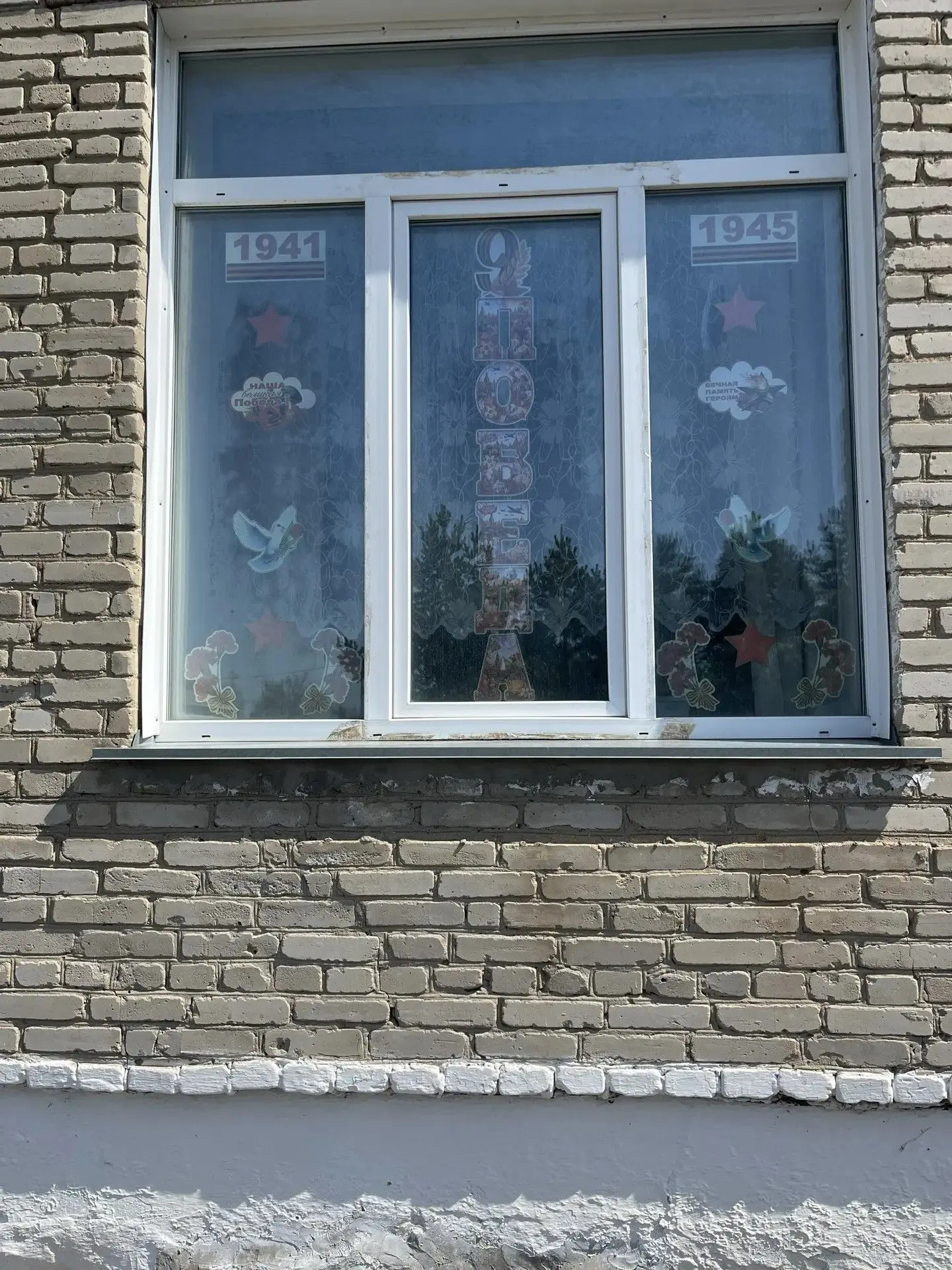 🎗 «Окна Победы»: наша школа помнит героев