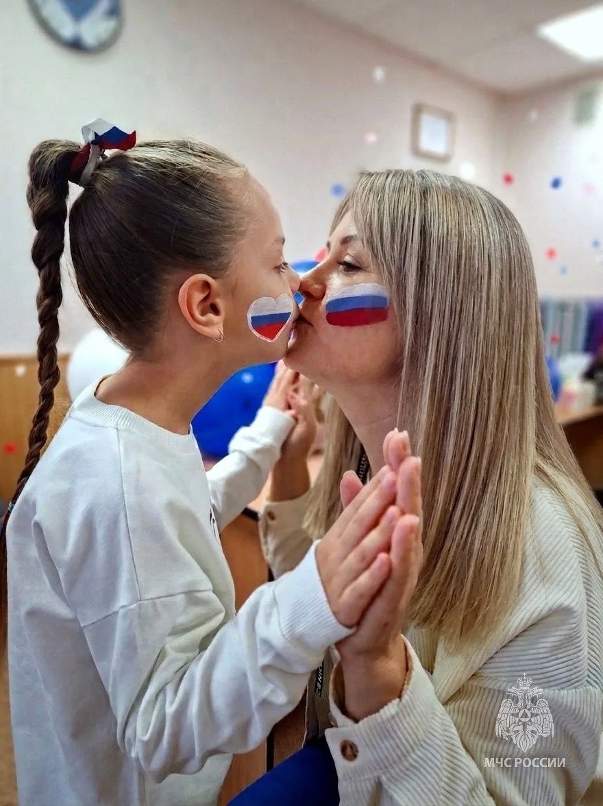 Цвета Родины: вместе под флагом России!