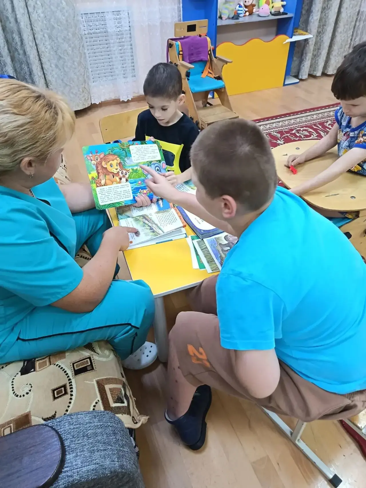 Сегодня в группе Манеж прошло мероприяти, всё о китах 🐋🐳🐋🐳и дельфинах 🐬🐬🐬. Где д...