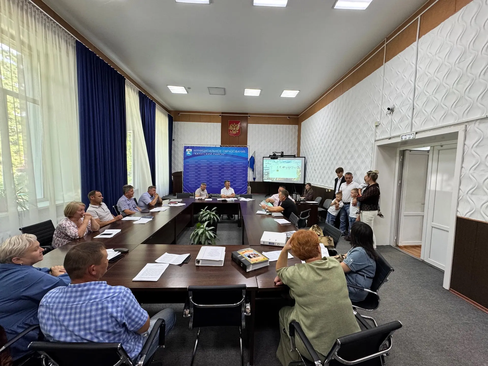 В Качугском округе определили новых почетных граждан и семьи. Итоги заседания Думы✅

24 июля на очер