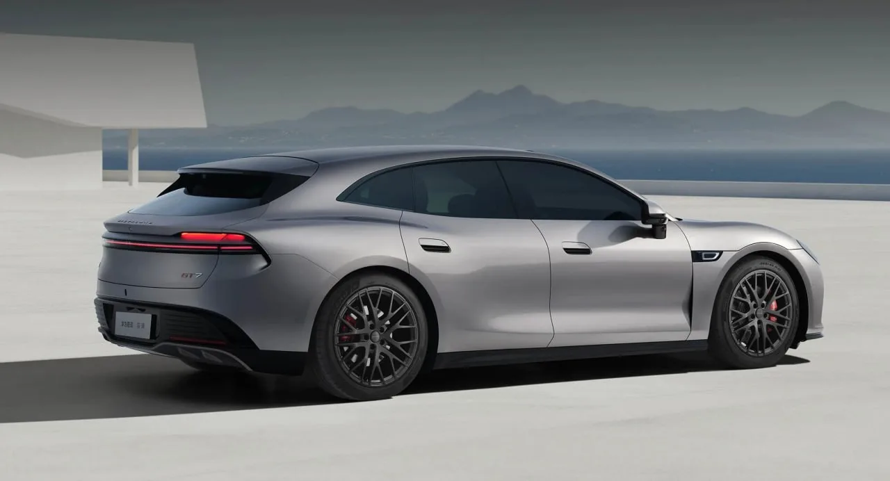 Китайцы показали спорт-универсал в стиле Porsche Panamera — это Aistaland GT7 от нового совместного 