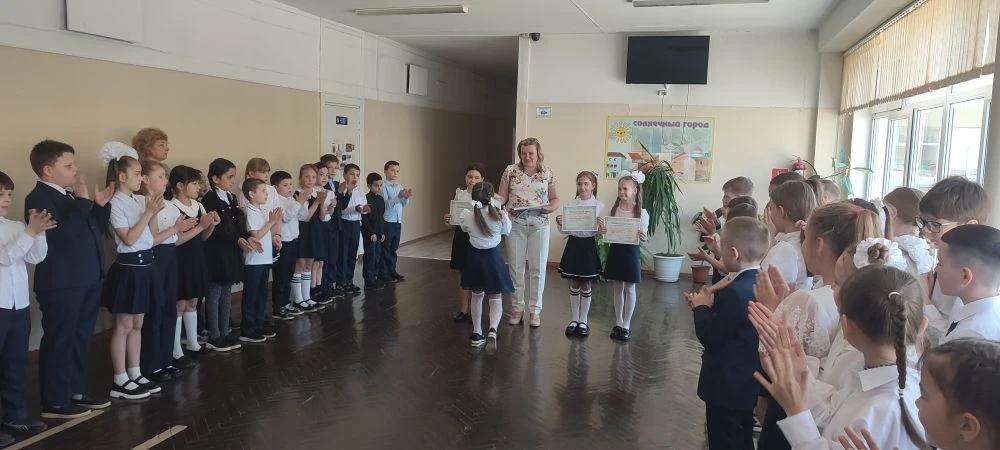 🏅 Торжественная линейка для второклассников! 22 мая в школе прошла торжественная линейка, посвящённа