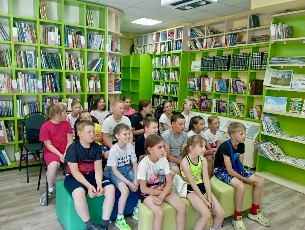 🌞 Путешествие в мир идей: как прошёл наш день в лагере «Дружный»!

Утро в лагере началось с бодрой 