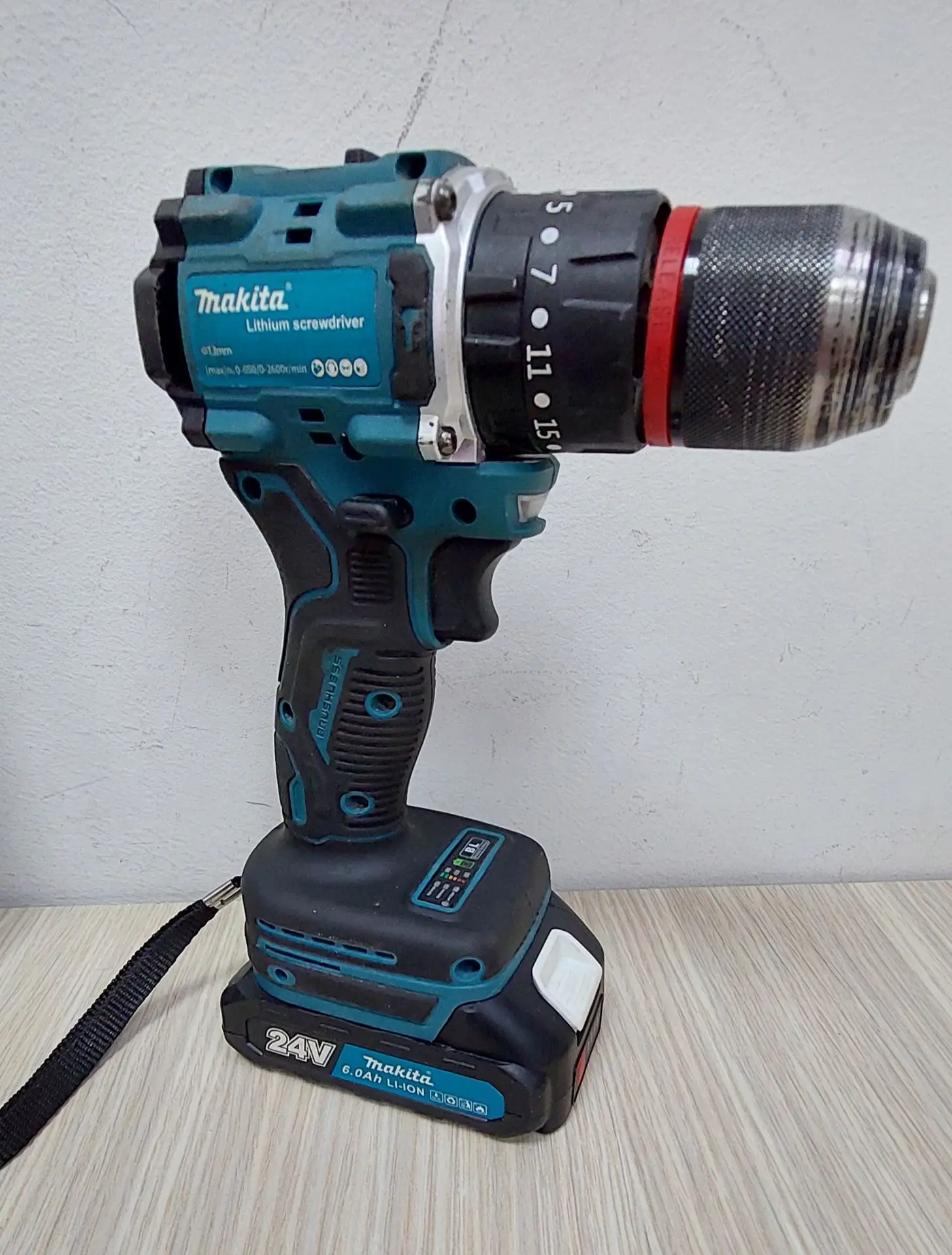 Шуруповерт аккумуляторный Makita