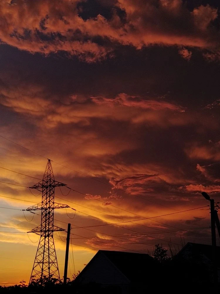 🌇 Вечерняя Белая Глина: наша красота в каждом кадре  Вот она, наша набережная — уютная, спокойная, с