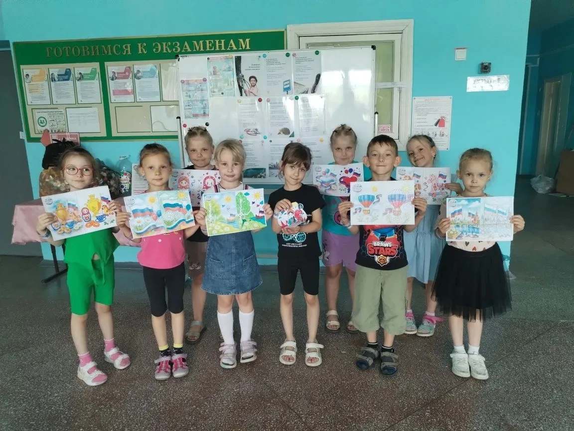 🇷🇺 С любовью к Родине!

Сегодня в нашем летнем пришкольном лагере прошёл настоящий праздник единст