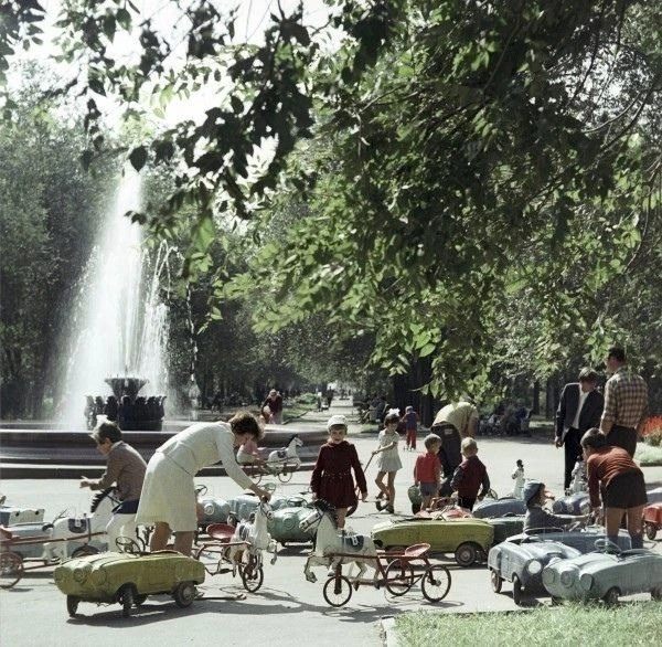 1972 год, Волгоград. В сквере на проспекте Ленина.