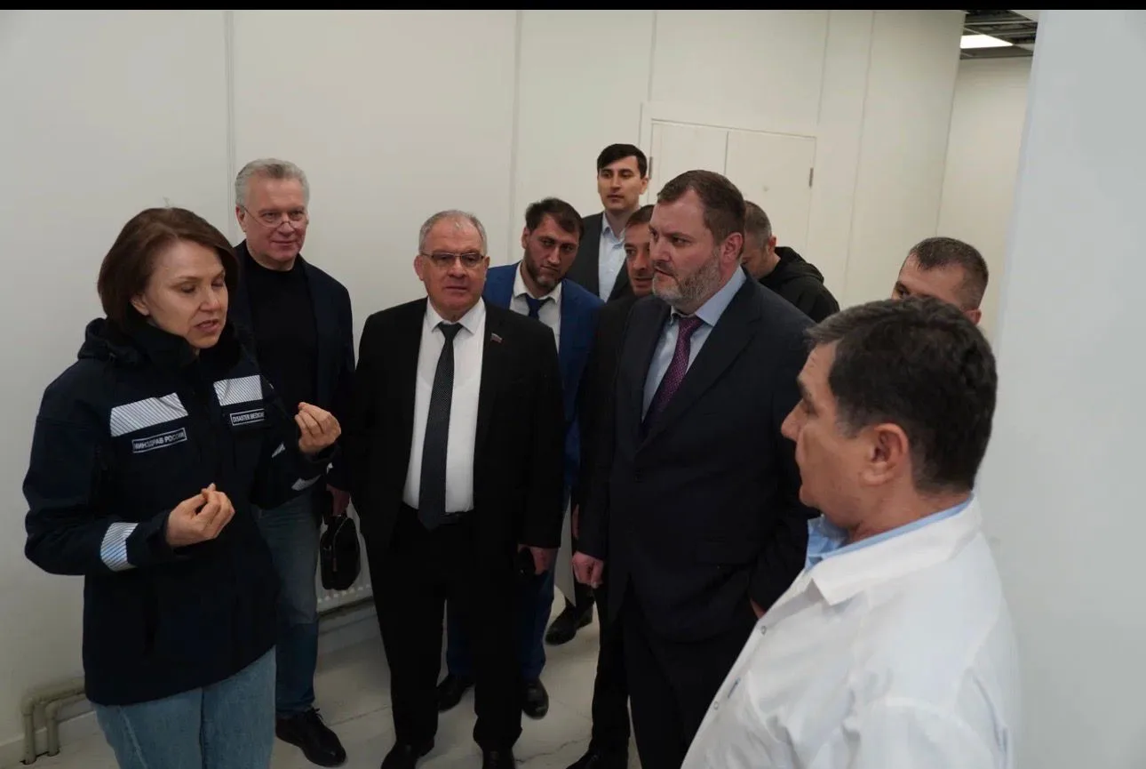 Министр здравоохранения Республики Дагестан Ярослав Глазов, в сопровождении федеральных экспертов, п