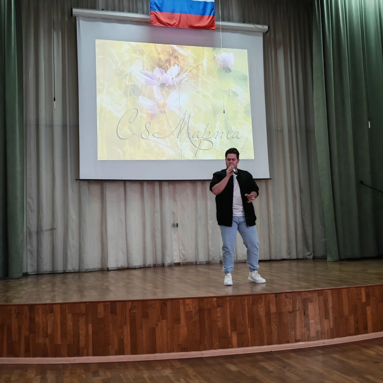 6 марта в честь праздника «Международного женского дня» наша школа погрузилась в атмосферу радости, 
