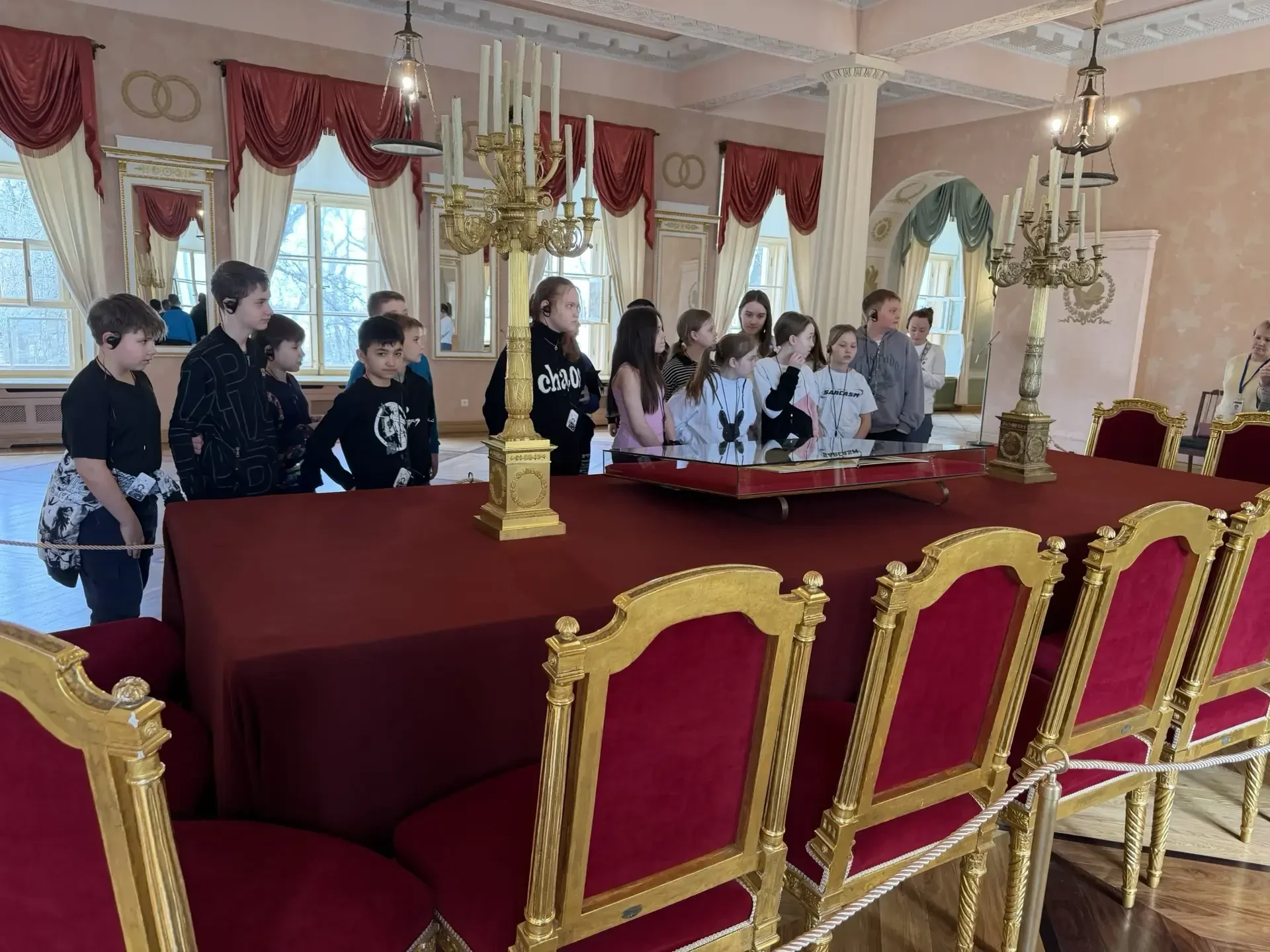 Сегодня 5 «Д» класс с классным руководителем Полупан Еленой Борисовной и родителями ездил на экскурс