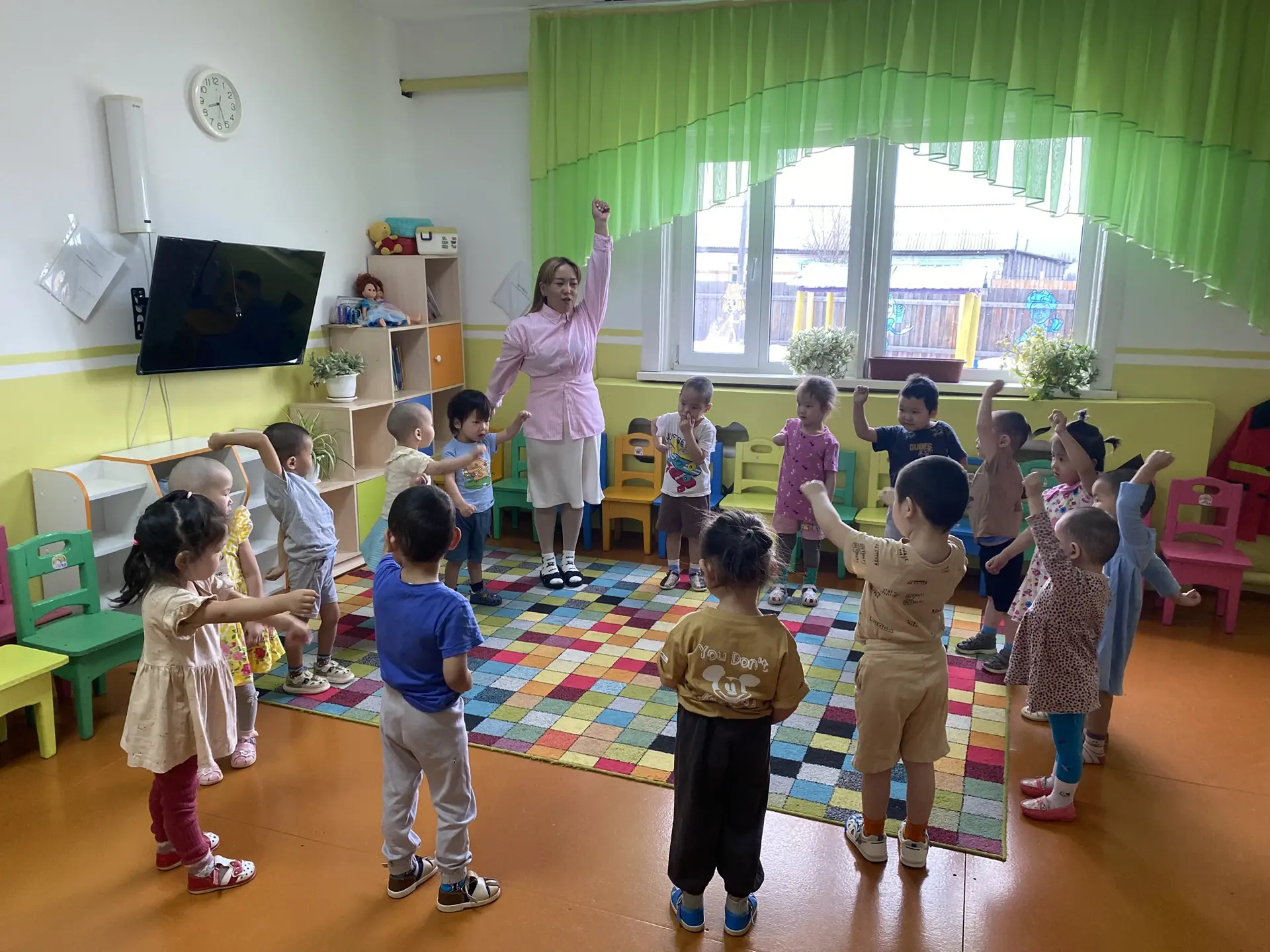 Утренняя зарядка в средней группе «Звездочки»