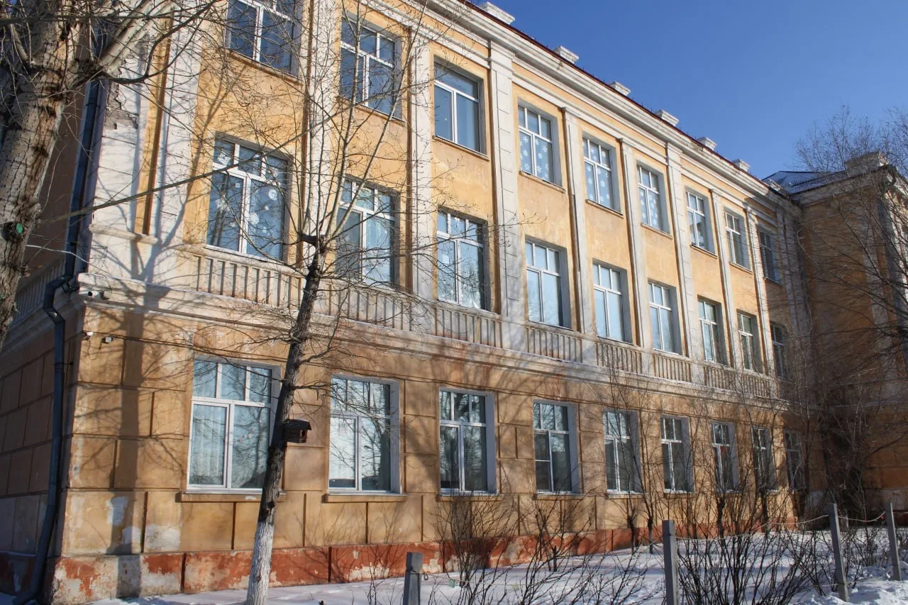 В этом году капитально отремонтируем две школы и один детский сад в Улан-Удэ.   🛠️Комплексный ремонт