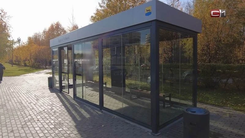 ❗️В Сургуте установят 49 новых остановок. Первые из них прибыли в поселки Таежный и Дор...