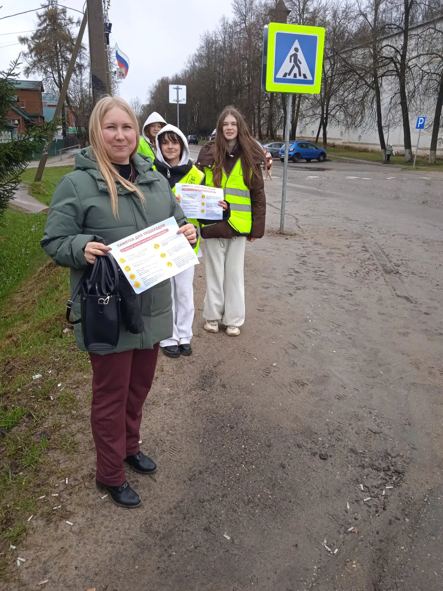 🚸 Акция «Пешеход! Внимание, переход!»  Вчера отряд ЮИД совместно с сотрудниками отделения Госавтоинс