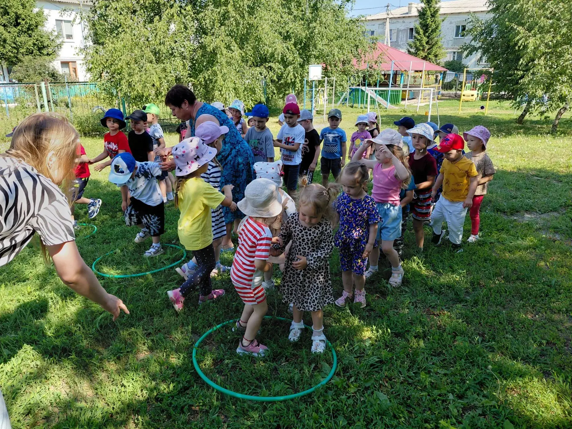 У нас в гостях студенческий педагогический отряд "Хохлома" с развлекательно-игровой программой посвя