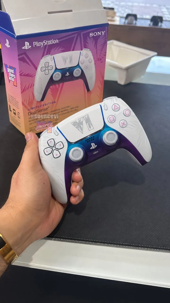 Первые живые кадры лимитированного PS5 DualSense по GTA 6